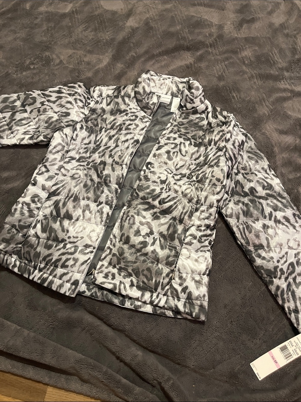 Alfred Dunner Women’s Gray Leopard-Print Puffer Jacket - Picture 4 of 4